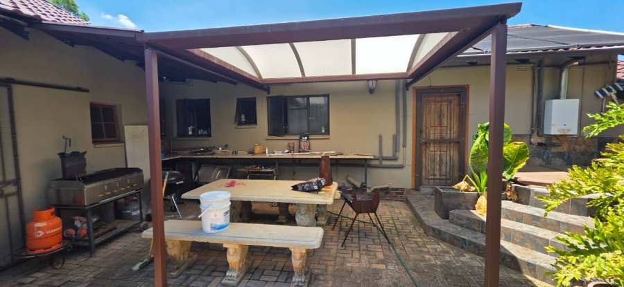 5 Bedroom Property for Sale in Wilkoppies North West